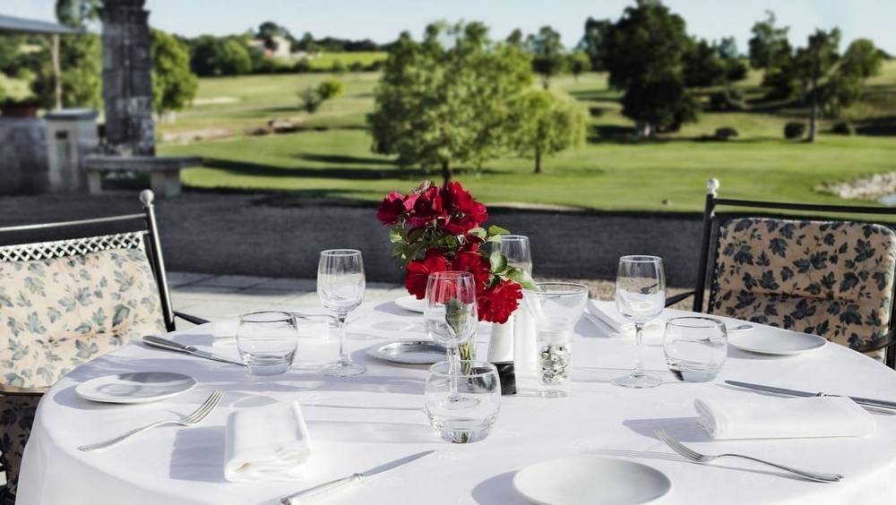 dordogne quatre bonnes raisons de dejeuner au restaurant les fresques
