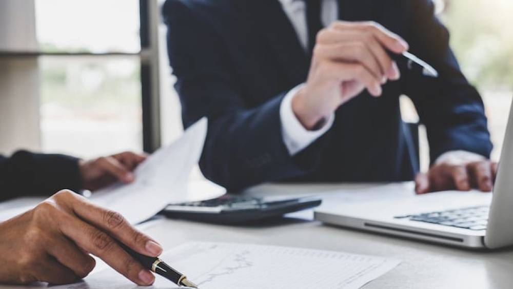 le metier analyse isr enracine dans le secteur de la finance durable