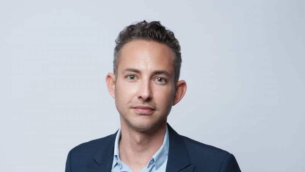 ian brossat souhaite parisiens consultes referendum interdiction airbnb