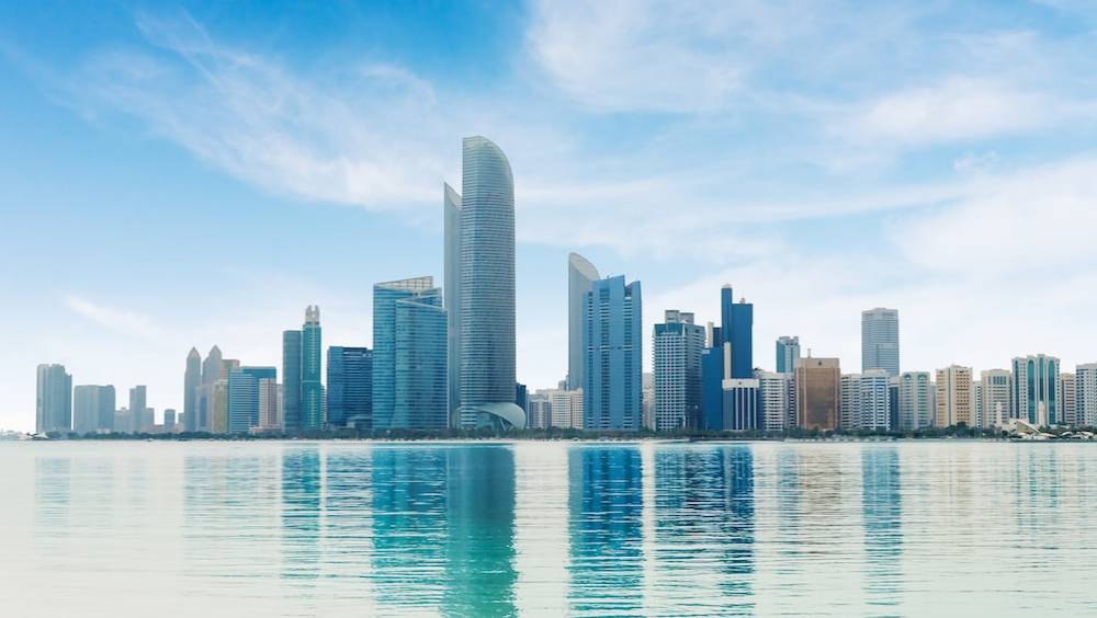 pourquoi abu dhabi investit un milliard deuros dans les grandes entreprises francaises