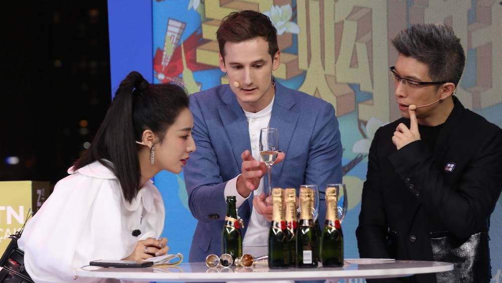 china media group organise une promotion en live lors de la 3e ciie