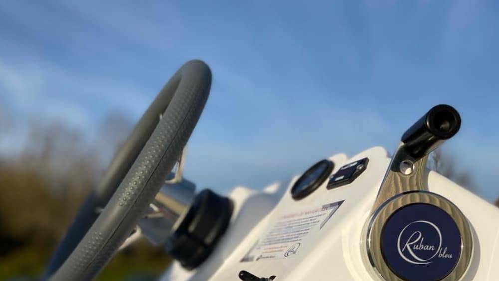 tourisme fluvial ruban bleu leader europeen des bateaux electriques