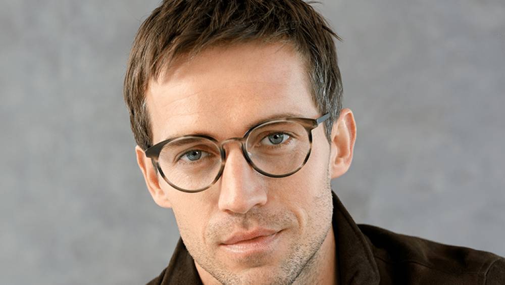 kering voit plus loin avec les lunettes de luxe lindberg