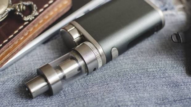 la communaute medicale mitigee sur linterdiction des liquides aromatises pour vapoteuse