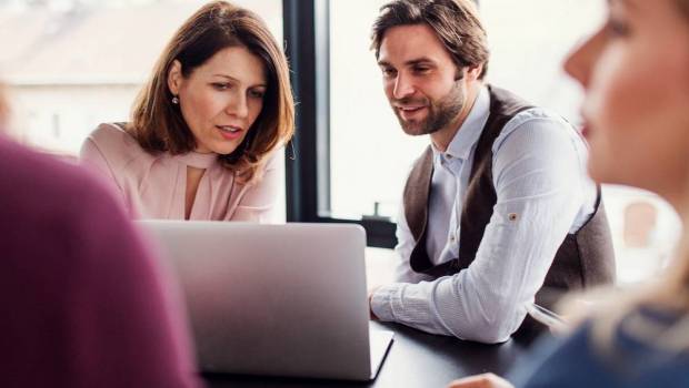 non les consultants independants ne sont pas des outils de production