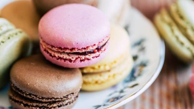pierre herme et ses macarons croques par la societe dinvestissement butler industries
