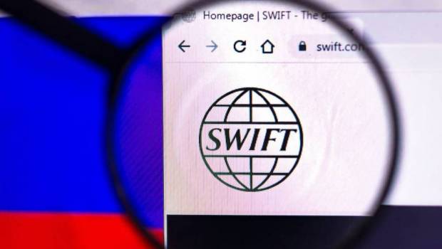 la russie exclue du reseau swift quels impacts pour leconomie russe et internationale