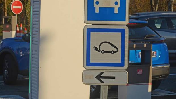 bump le specialiste des bornes de recharge pour voitures electriques recrute