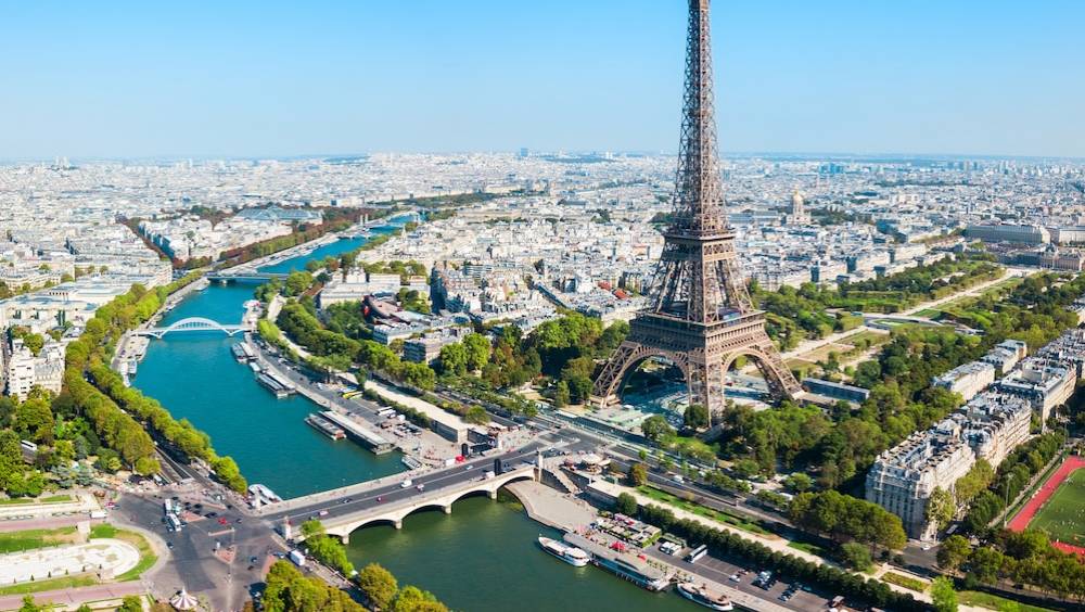 la tour eiffel veut developper sa marque