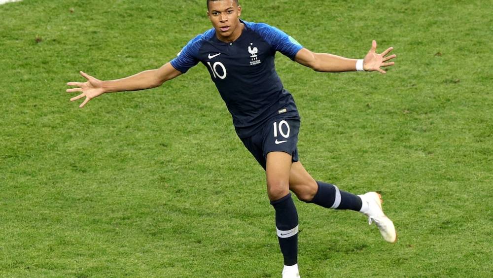 le football une immense saga economique et financiere