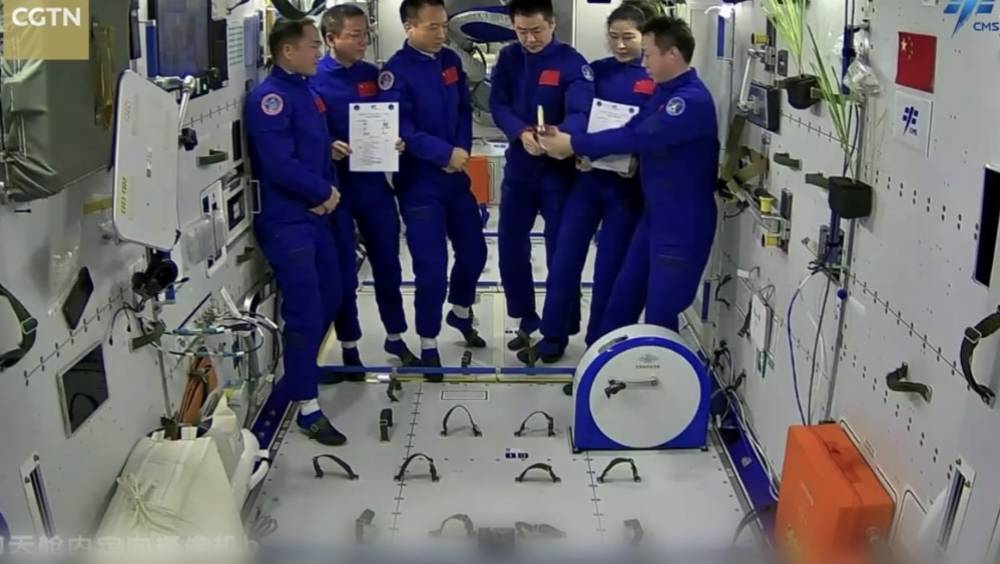la mission shenzhou 14 a reussi son retour sur terre en toute securite