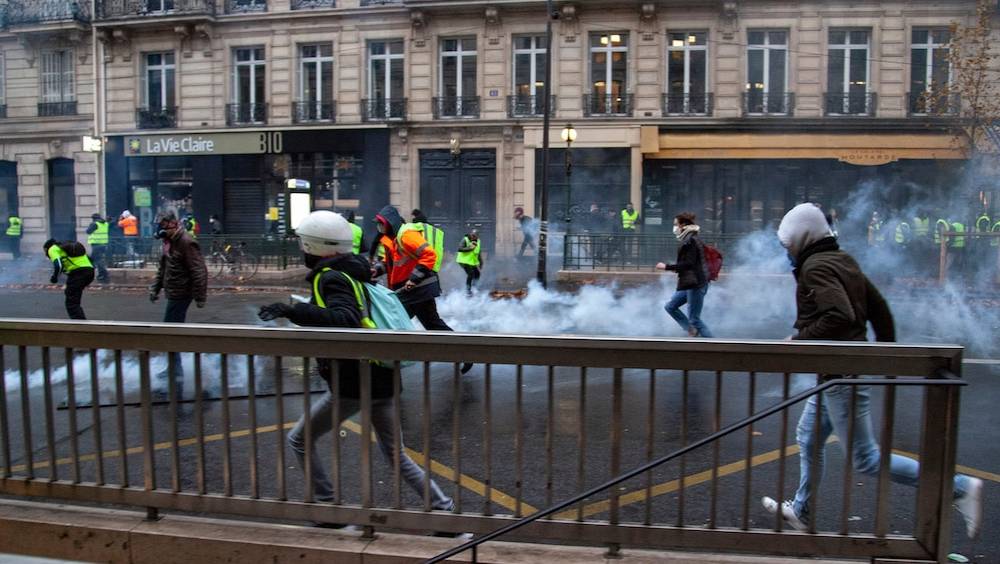 reconcilier la liberte de manifester avec la liberte du commerce et de lindustrie