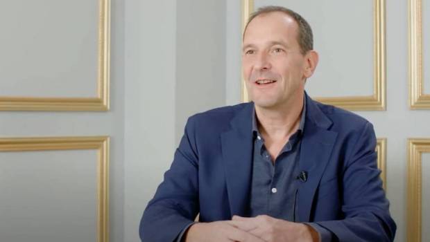 vin le proprietaire des galeries lafayette investit dans winechain et les nft