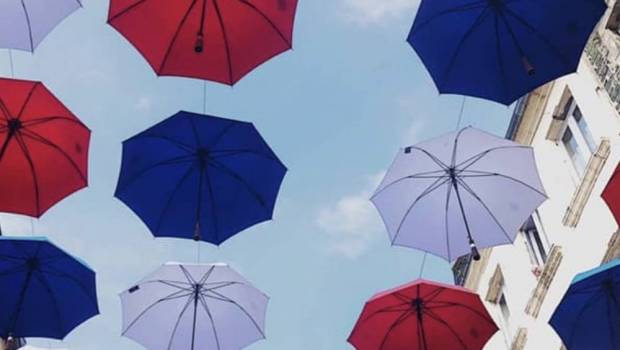 charles yvon refait le coup du parapluie de cherbourg