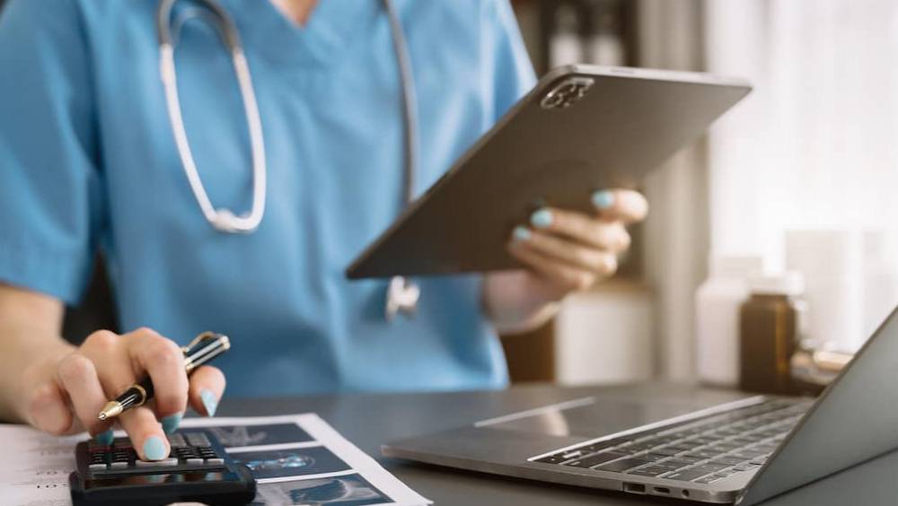 la penurie de soignants appelle le pragmatisme