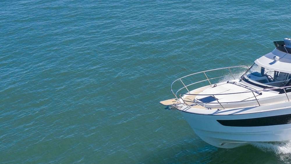 beneteau se recentre sur le nautisme et cede sa branche habitat a trigano