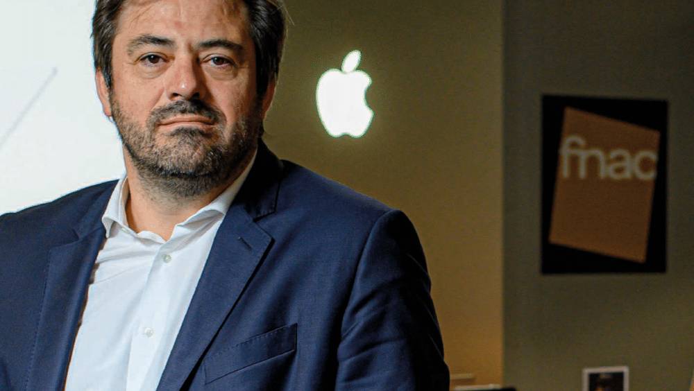 fnac darty deux marques legendaires a lheure des grandes mutations