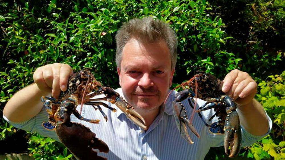 la premiere ferme mondiale de homards bleus lancee en normandie