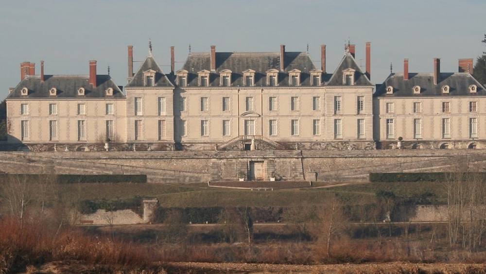 qui va mettre la main sur le chateau de la marquise de pompadour