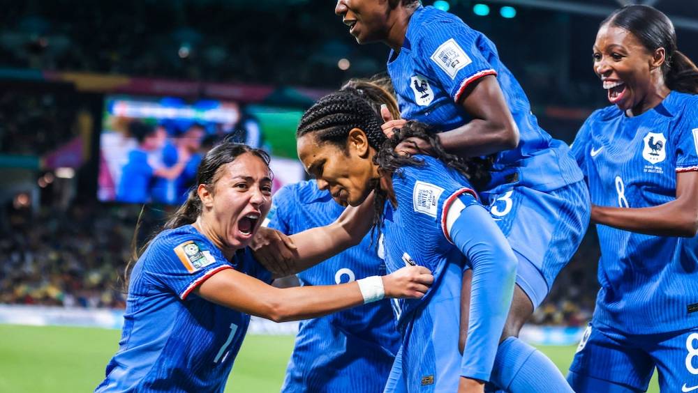 parite salariale dans le football public la solution est entre vos mains