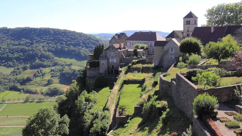 tourisme chateau chalon ou lessor des petites destinations