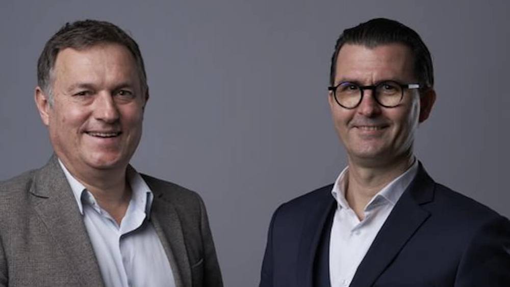 a fos sur mer carbon met 15 milliard sur une giga usine de panneaux photovoltaiques