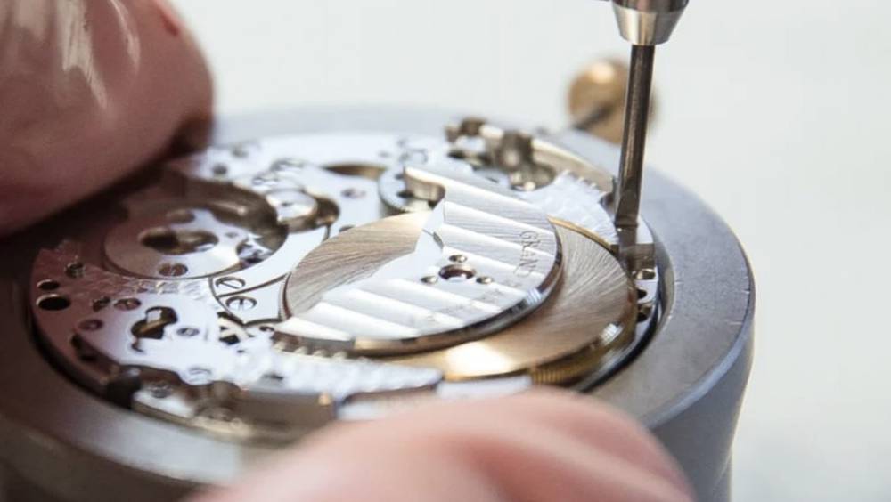 la renaissance de pequignet symbole de la haute horlogerie a la francaise
