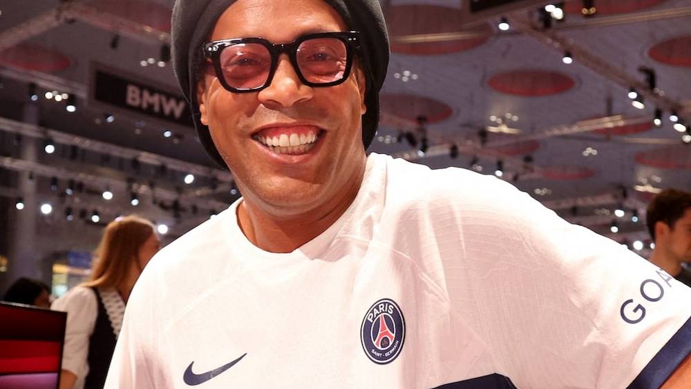 ronaldhino investit 13 me dans le linkedin du foot