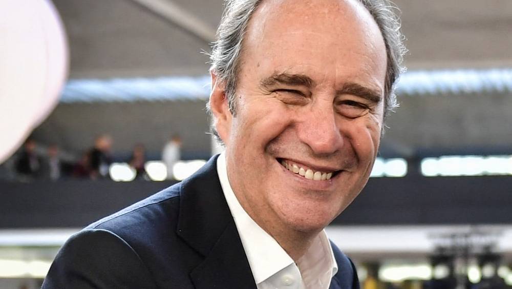 xavier niel free et vodafone secouent le marche italien des telecoms