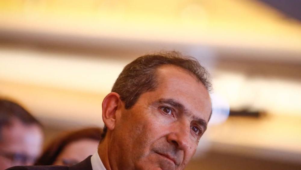 la course contre la montre de patrick drahi pour se desendetter