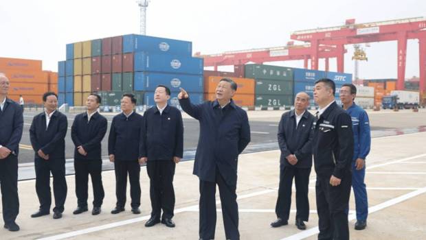xi jinping a inspecte levolution des travaux au port de rizhao dans le shandong