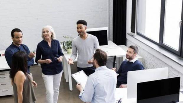 du sommet vers le bas de la pyramide comment un leadership fort stimule la croissance de lentreprise et lengagement des employes