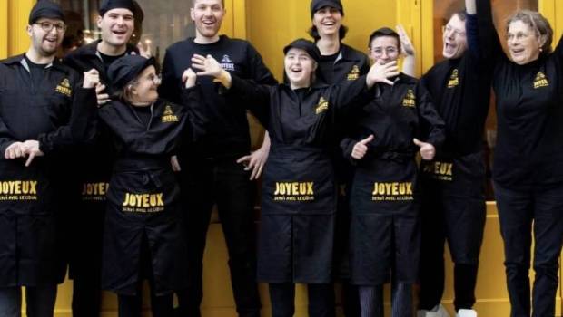 les cafe joyeux pour changer notre regard sur les personnes handicapees