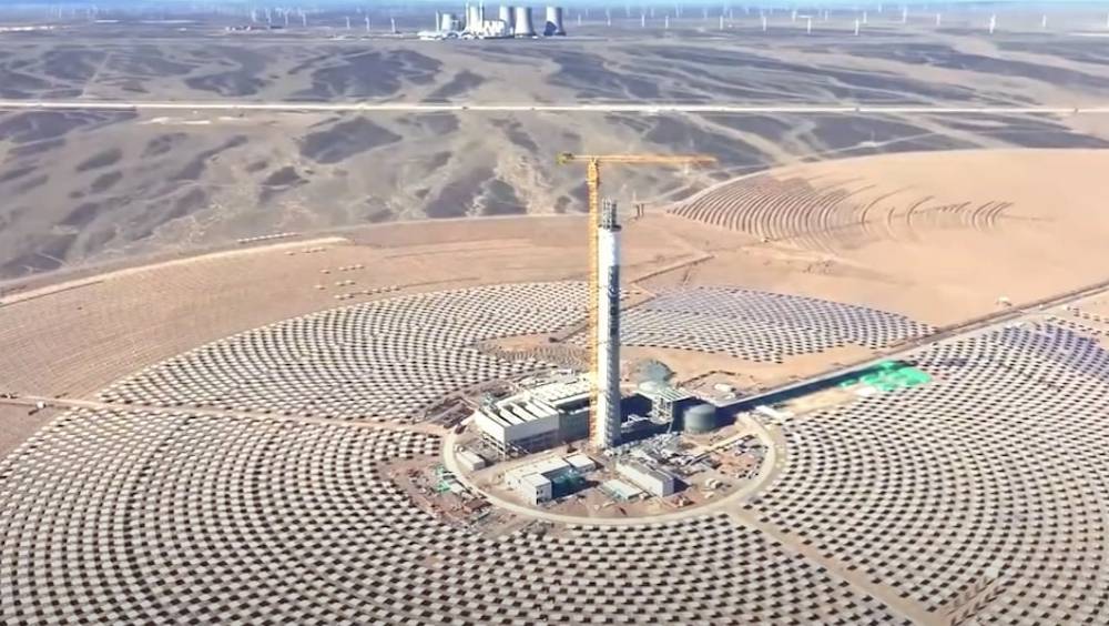 la chine revolutionne lenergie solaire avec une centrale qui fonctionne pendant 24 heures