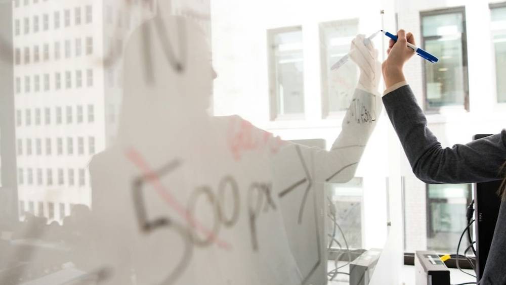 record absolu dautoentrepreneurs en 2024 entre opportunites et defis pour leconomie francaise