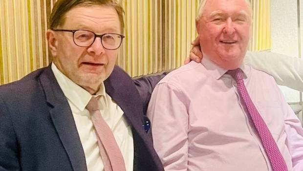 vincent bollore veut relancer laeroport de quimper