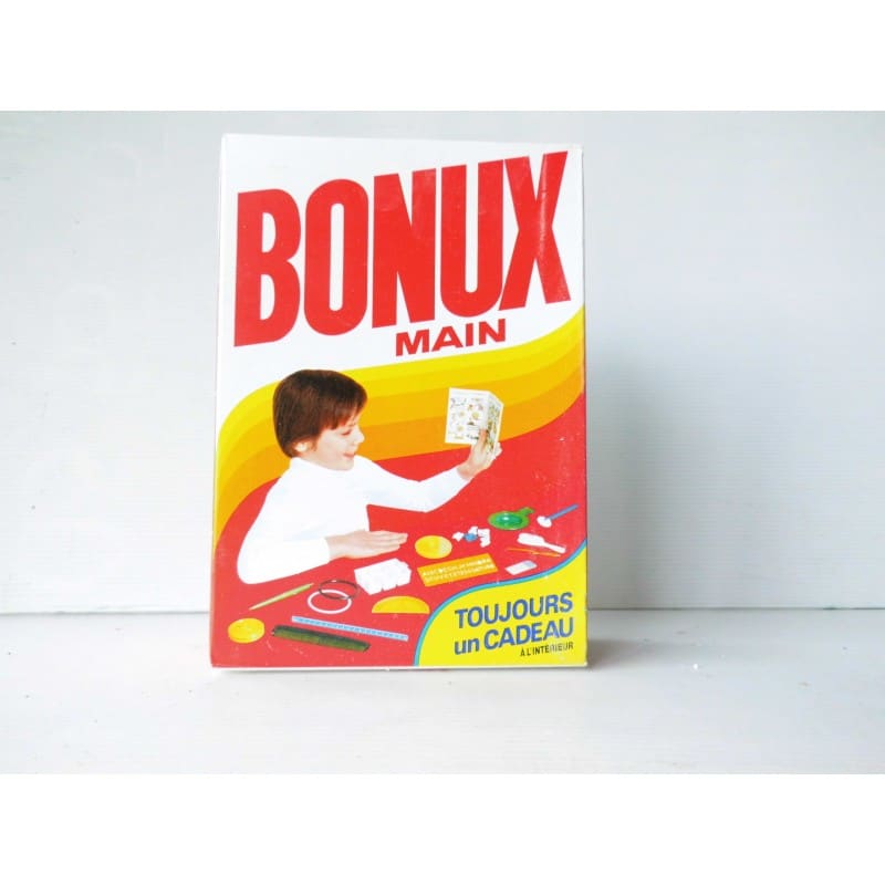 LOT DE PAQUETS DE LESSIVE BONUX JAMAIS OUVERTS AVEC LEUR CADEAUX